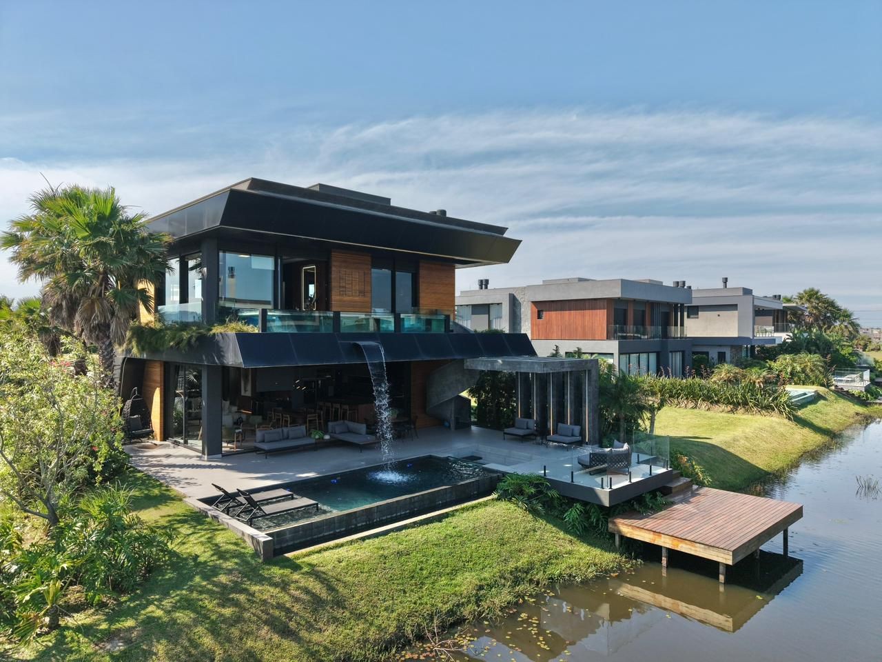 Casa em Condomínio 6 dormitórios para venda, Centro em Xangri-lá | Ref.: 8033